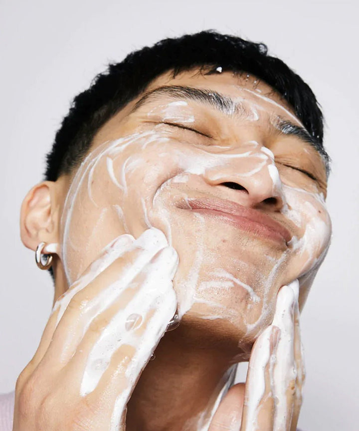 Carbon Theory - Exfoliating Cleansing Bar with Salicylic Acid & Shea Butter